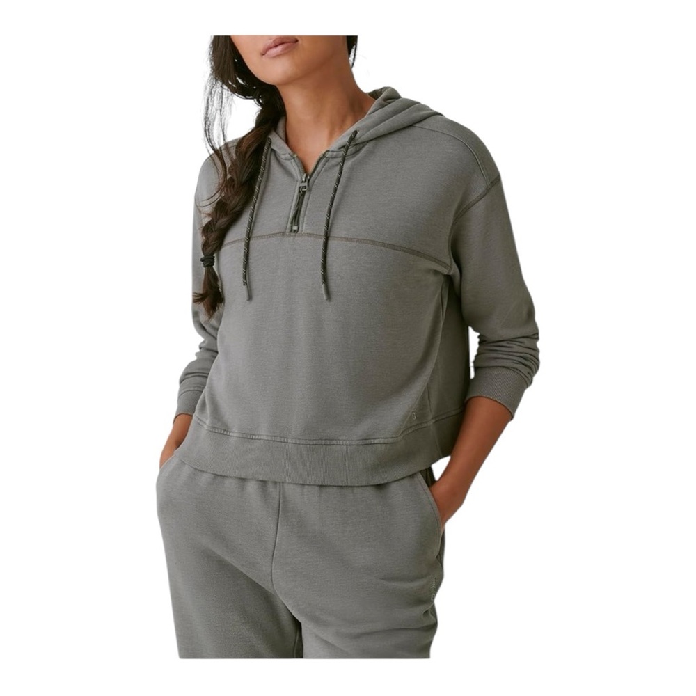 New BASS OUTDOOR Women’s Hibernate Cropped Hoodie Top Peat Green Small